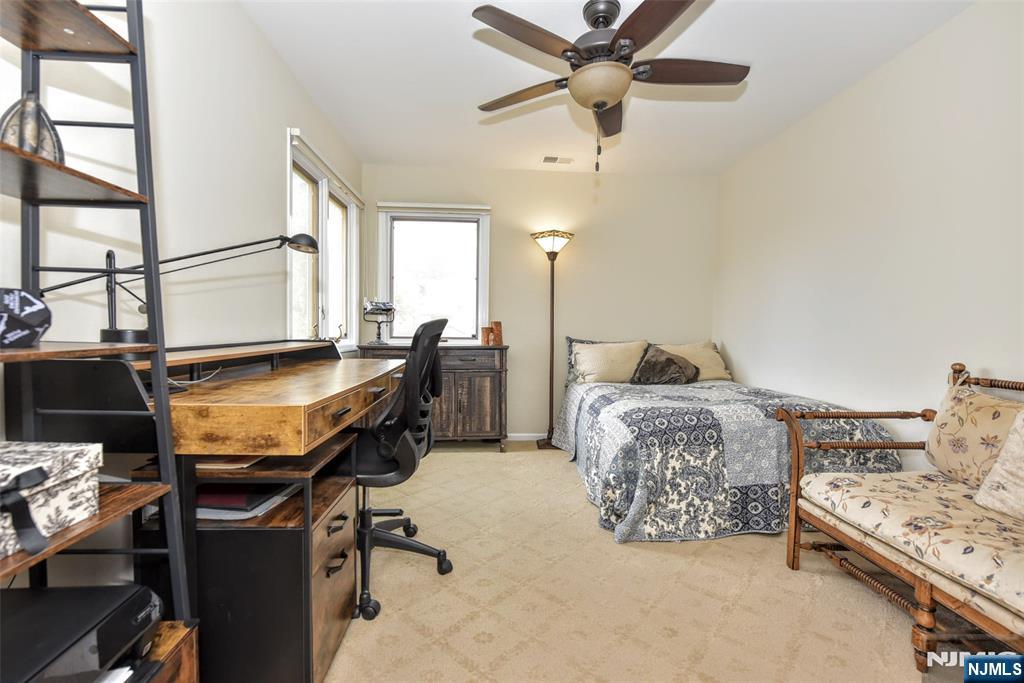 227 Westervelt Lane Mahwah, NJ 07430 - Photo 27 of 48