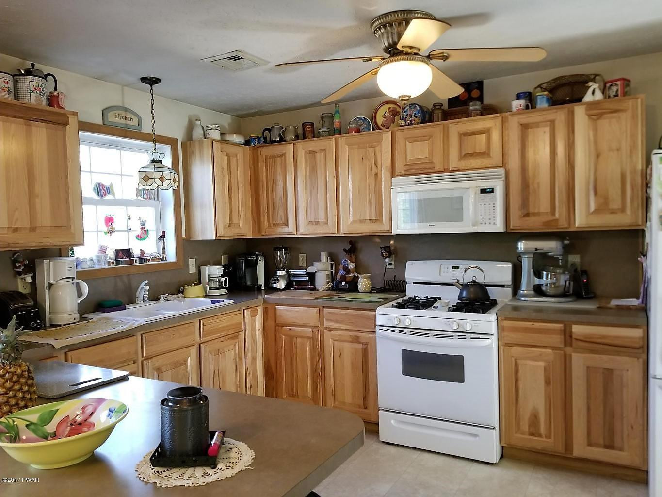 105 Rhododendron Lane Milford, PA 18337 - Photo 3 of 21 20171124182727182210000000-o