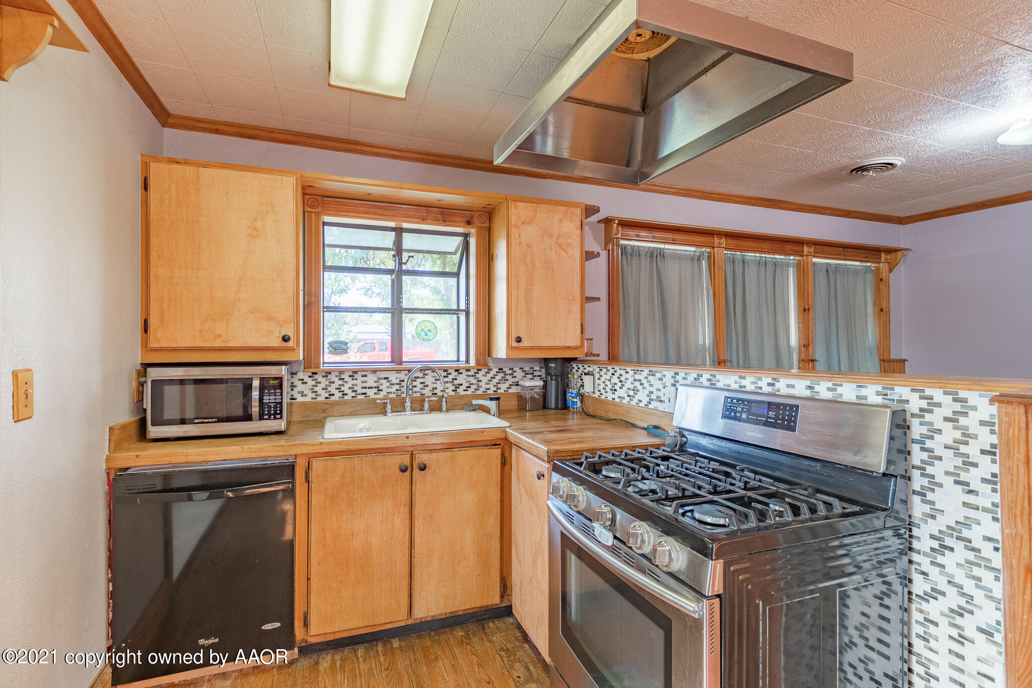 105 Southwest 41st Avenue Amarillo, TX 79110 - Photo 14 of 27 a kitchen with a stove a sink and a refrigerator