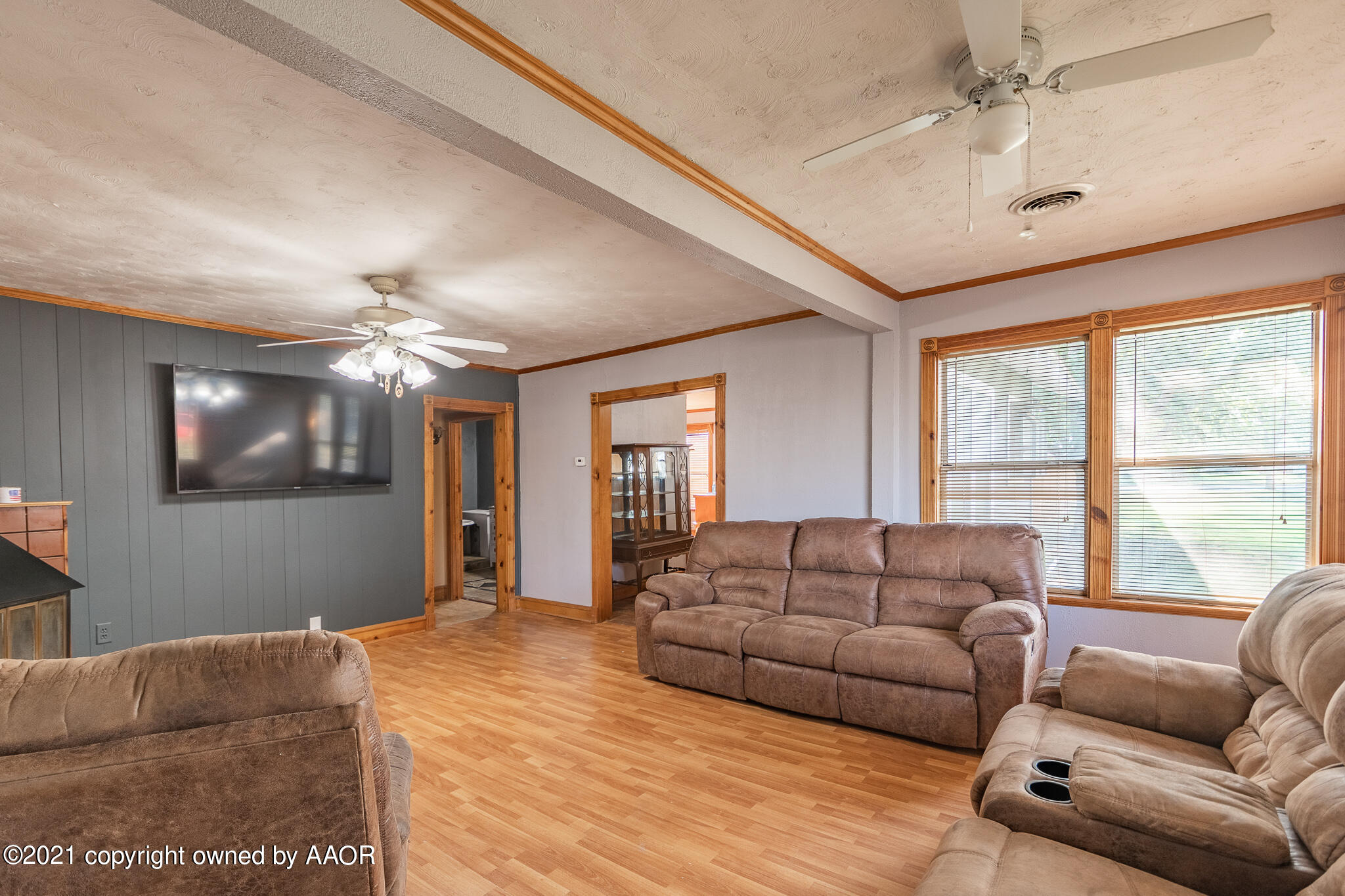 105 Southwest 41st Avenue Amarillo, TX 79110 - Photo 10 of 27 a living room with furniture and a large window