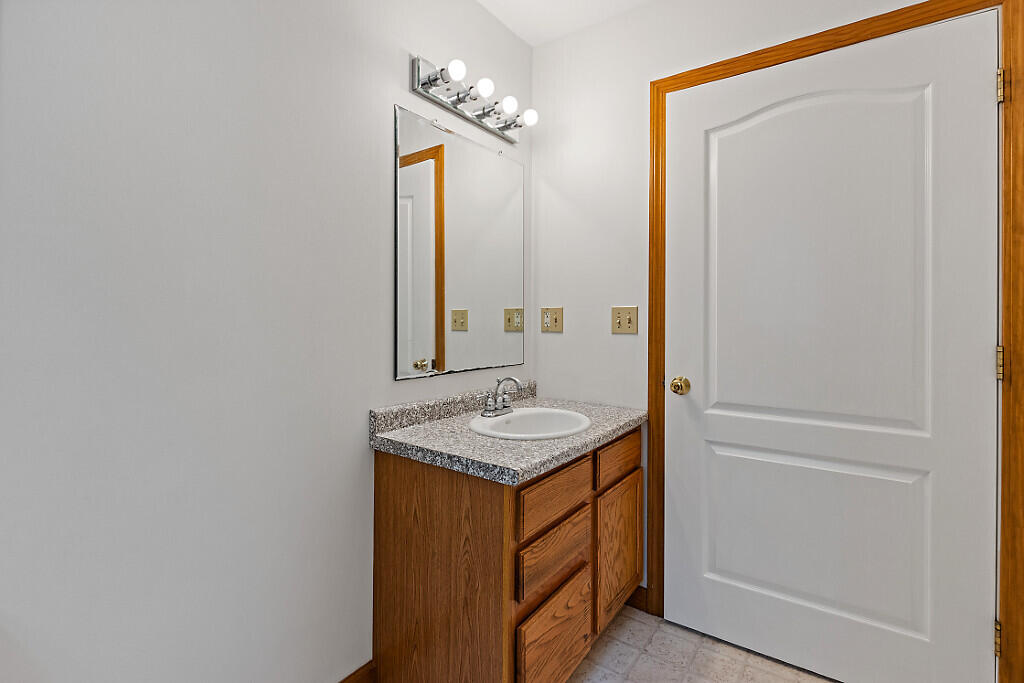557 Smithfield Road Oakland, ME 04963 - Photo 31 of 57 31 2nd full bath