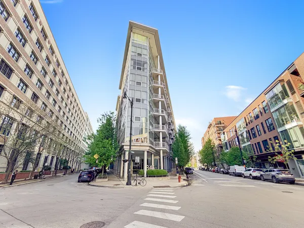 $3,300 | 845 North Kingsbury Street, Unit 405, Chicago, IL 60610