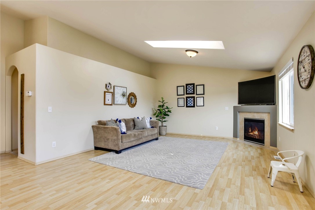 19023 4th Avenue Southeast Bothell, WA 98012 - Photo 5 of 24 Gallery Image 5