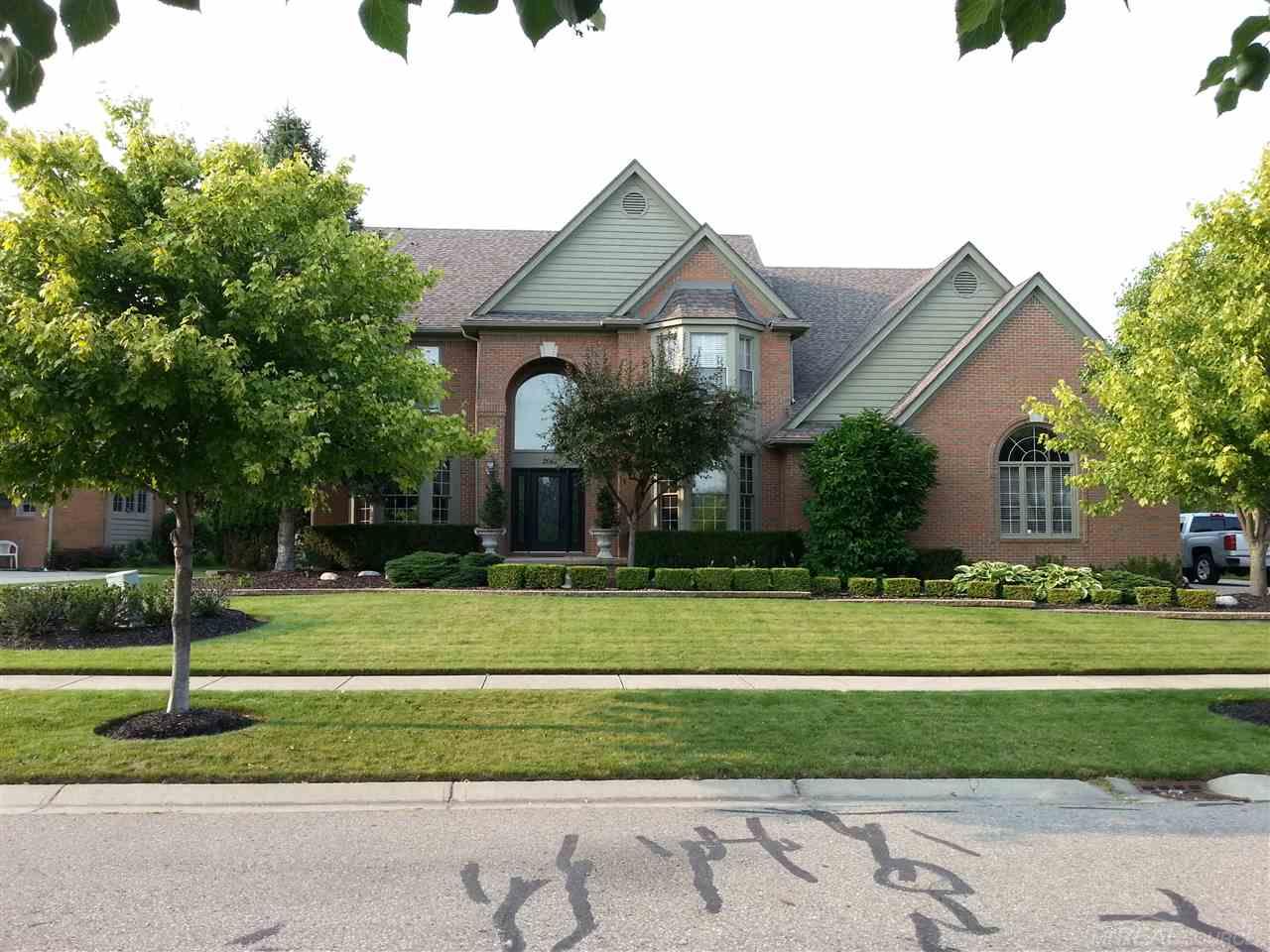 2062 Mapleridge Road Rochester Hills, MI 48309 - Photo 2 of 35