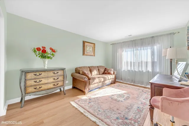 $329,900 | 4900 Foster Street, Unit 412, Skokie, IL 60077