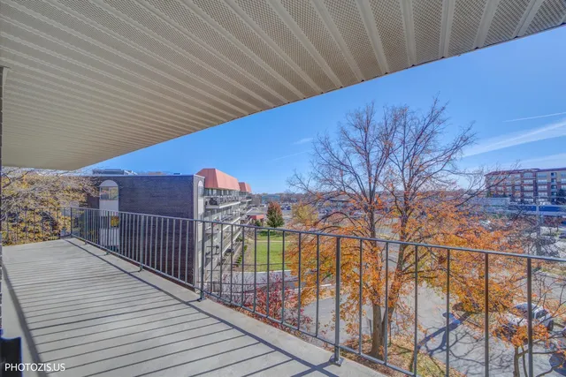 $329,900 | 4900 Foster Street, Unit 412, Skokie, IL 60077