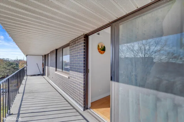 $329,900 | 4900 Foster Street, Unit 412, Skokie, IL 60077