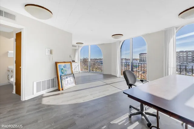 $329,900 | 4900 Foster Street, Unit 412, Skokie, IL 60077