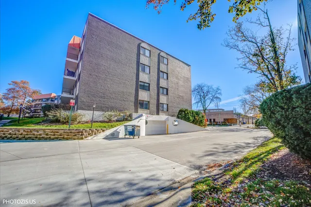 $329,900 | 4900 Foster Street, Unit 412, Skokie, IL 60077