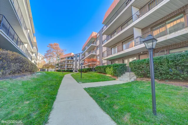 $329,900 | 4900 Foster Street, Unit 412, Skokie, IL 60077