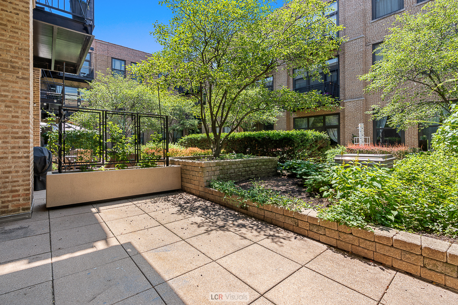 1040 West Adams Street, Unit 247 Chicago, IL 60607 - Photo 17 of 20 a view of a bench in a garden