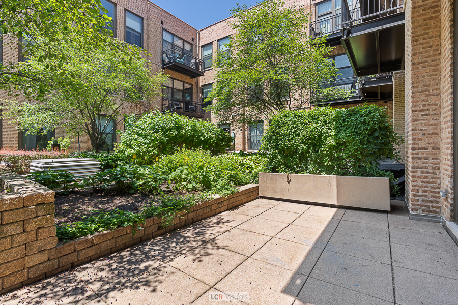 1040 West Adams Street, Unit 247 Chicago, IL 60607 - Photo 18 of 20 a view of backyard with plants and outdoor seating