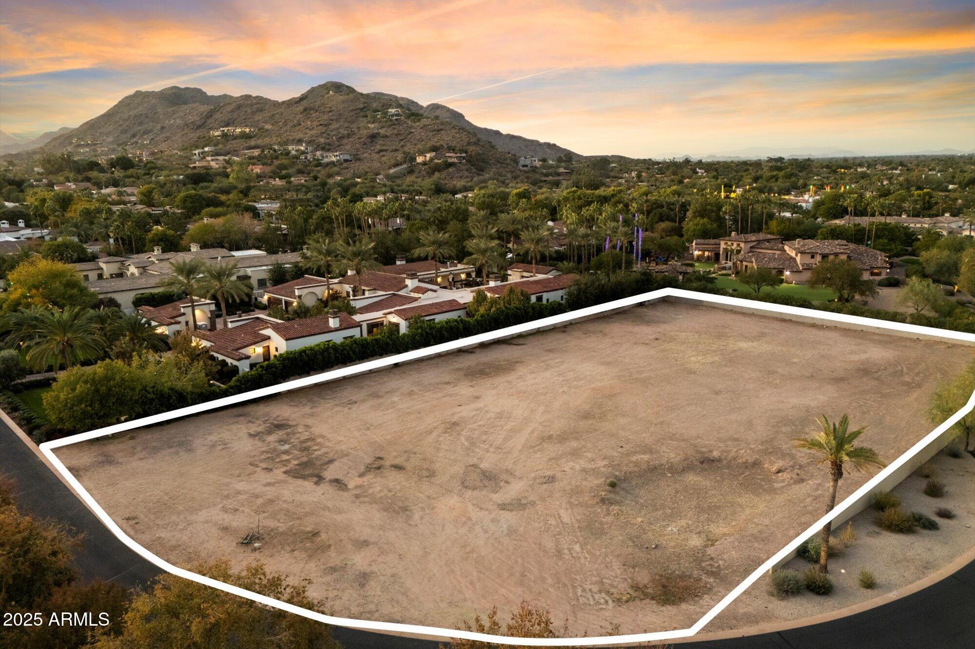 6700 East Cactus Wren Road, Unit 30 Paradise Valley, AZ 85253 - Photo 22 of 32 a view of a sky from a balcony