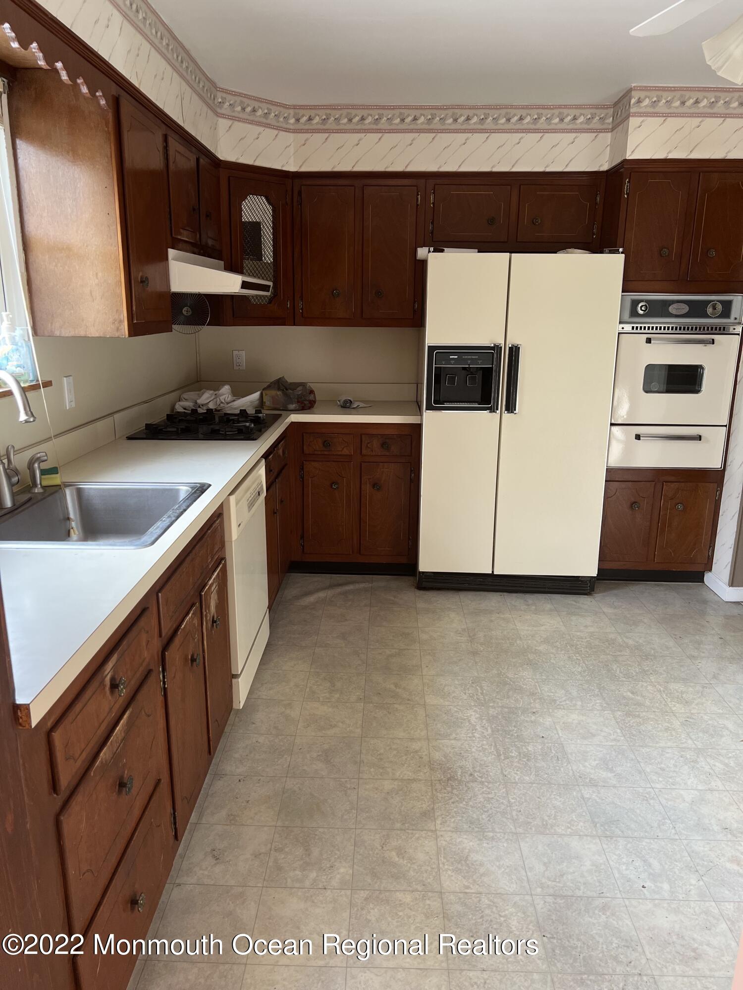 40 Pierson Road Toms River, NJ 08753 - Photo 4 of 9 Kitchen