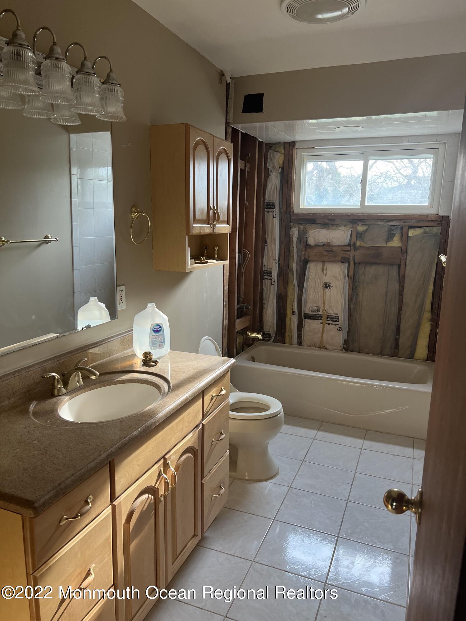 40 Pierson Road Toms River, NJ 08753 - Photo 8 of 9 Bathroom1
