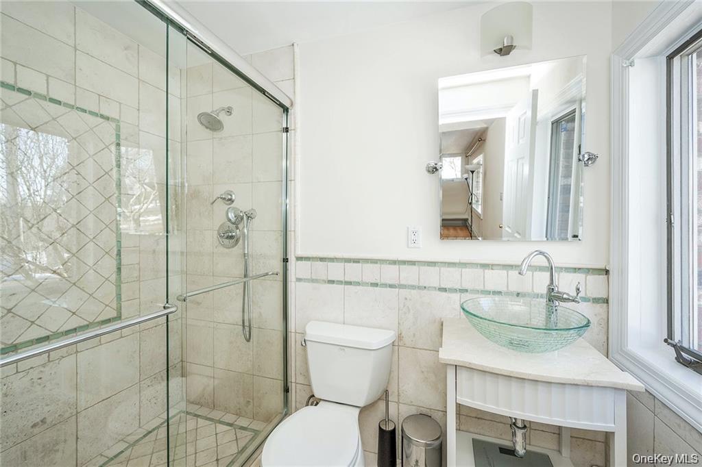10 Bell Place Rye Brook, NY 10573 - Photo 12 of 25 First Floor Full Bathroom