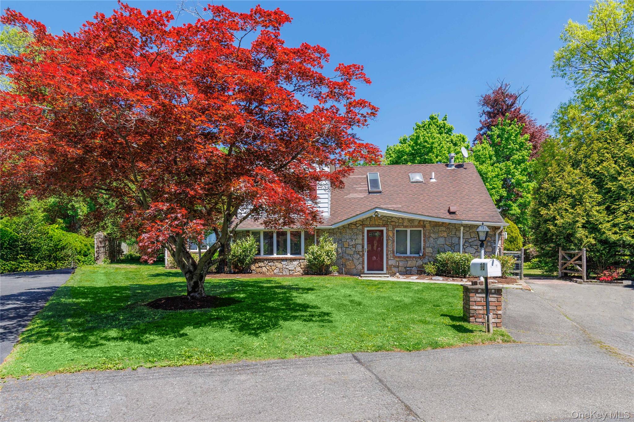 10 Bell Place Rye Brook, NY 10573 - Photo 2 of 25
