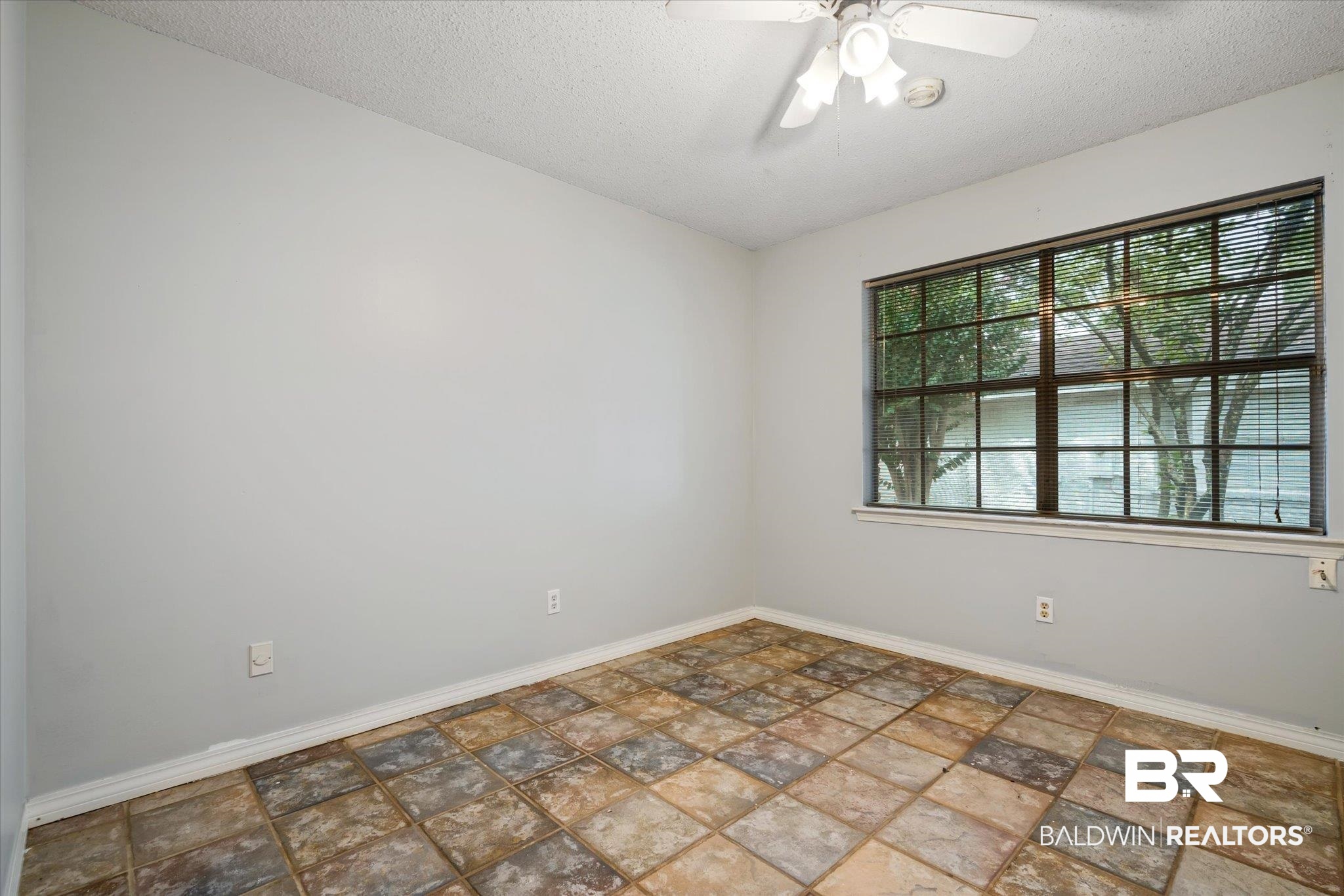 6657 Hounds Run South Mobile, AL 36608 - Photo 16 of 20 Spare room with a wealth of natural light, ceiling fan, and a textured ceiling