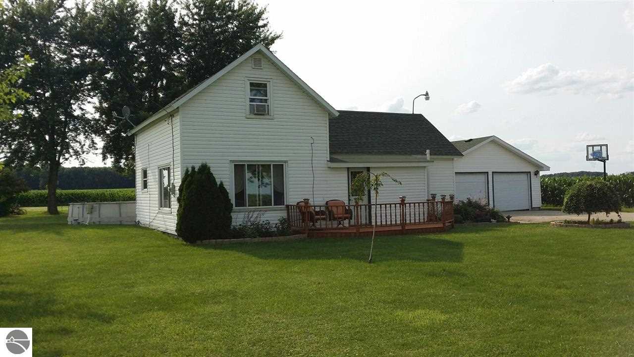 6748 South Loomis Road Shepherd, MI 48883 - Photo 2 of 15 1788133-1.JPG