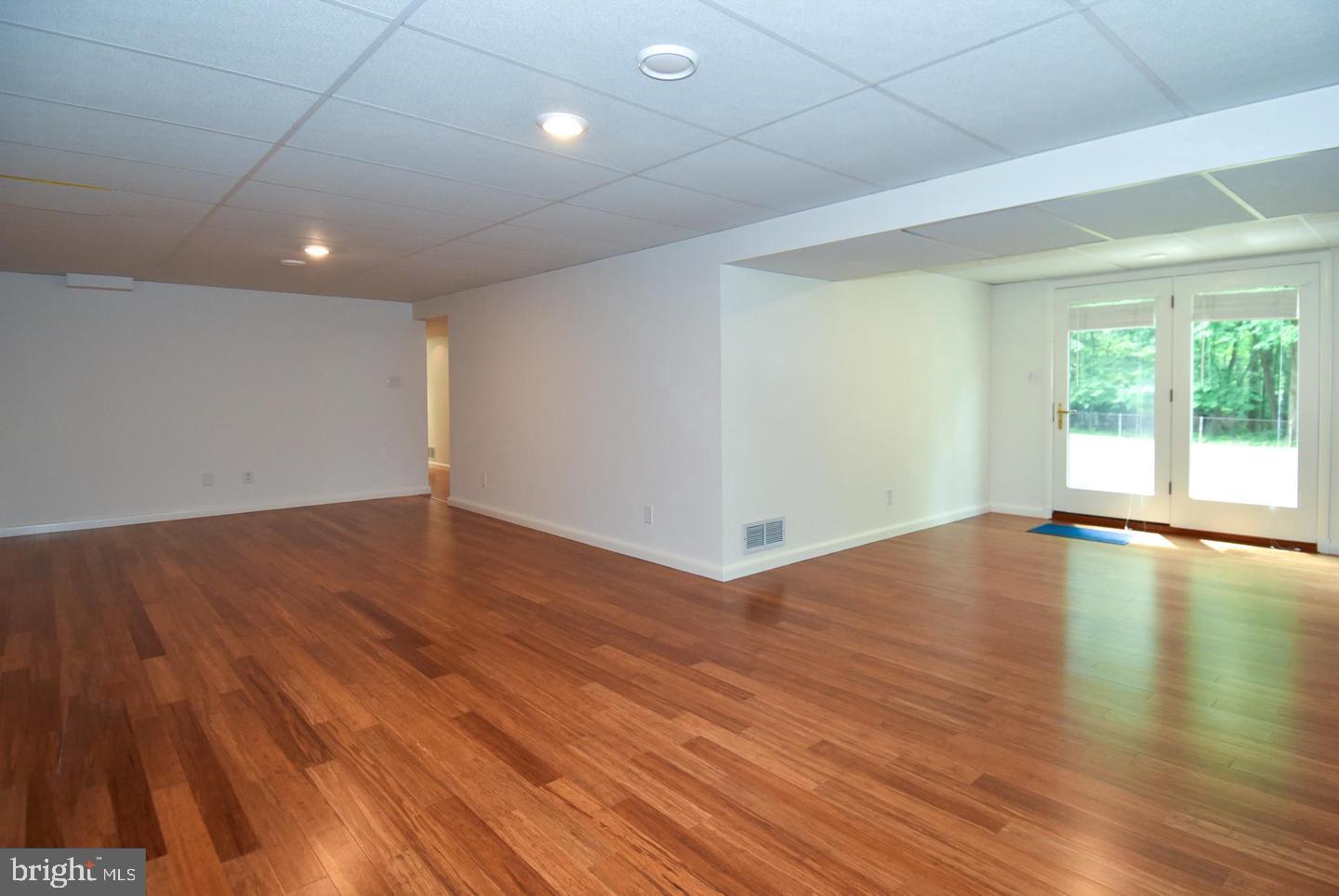 606 Kingsley Road Southwest Vienna, VA 22180 - Photo 18 of 45