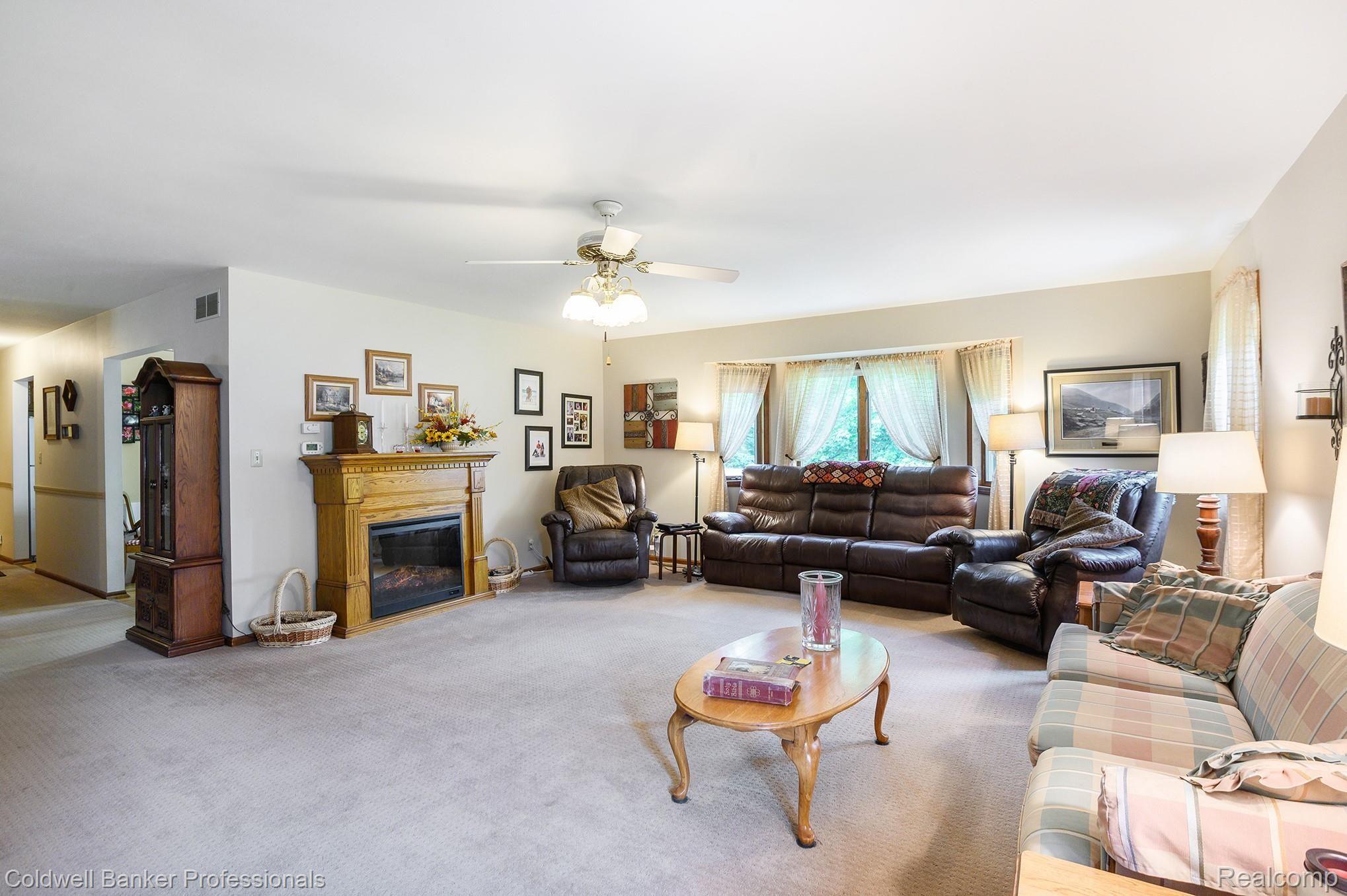 6522 East River Road Flushing, MI 48433 - Photo 13 of 29 Great Room