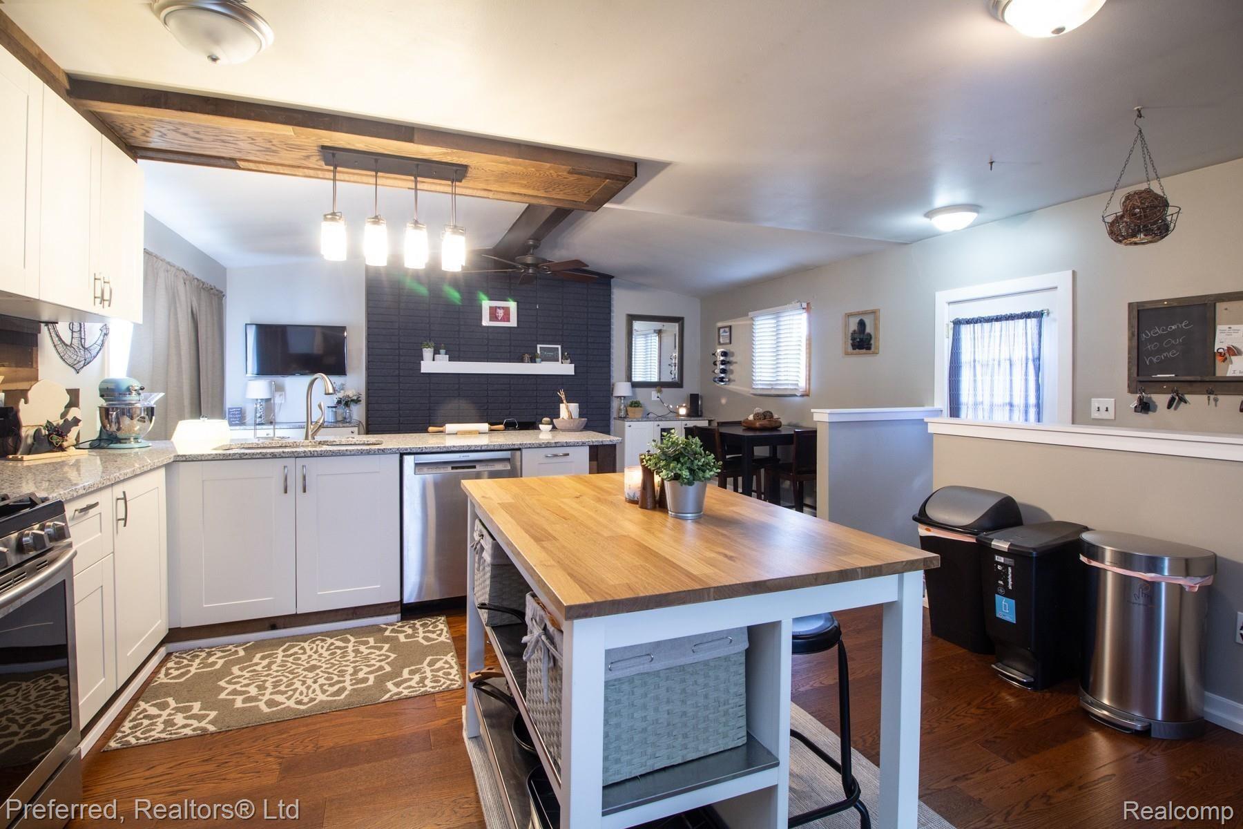 42449 Hanford Road Canton, MI 48187 - Photo 8 of 38 KITCHEN