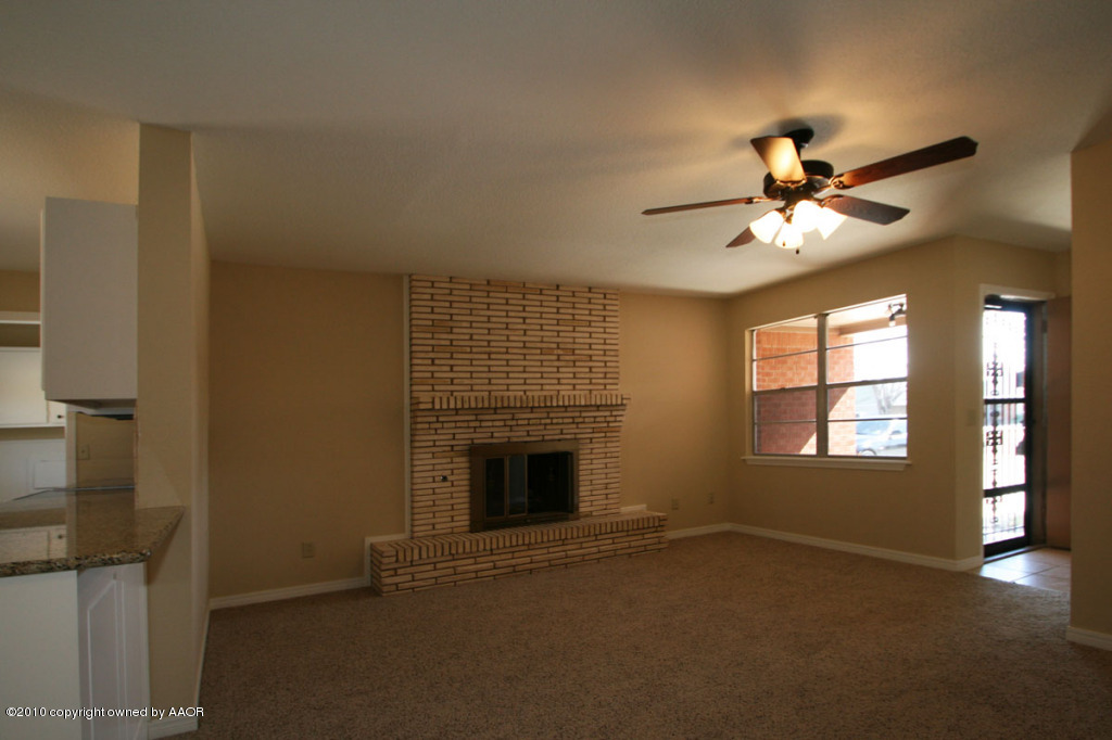 6008 Gainsborough Road Amarillo, TX 79106 - Photo 14 of 16 living room