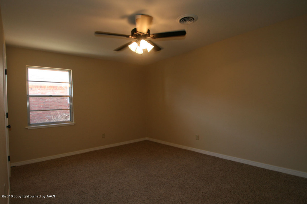6008 Gainsborough Road Amarillo, TX 79106 - Photo 4 of 16 bedroom 3