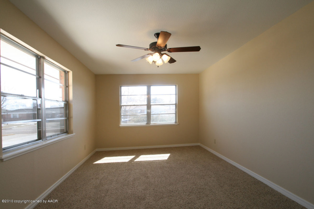 6008 Gainsborough Road Amarillo, TX 79106 - Photo 5 of 16 den