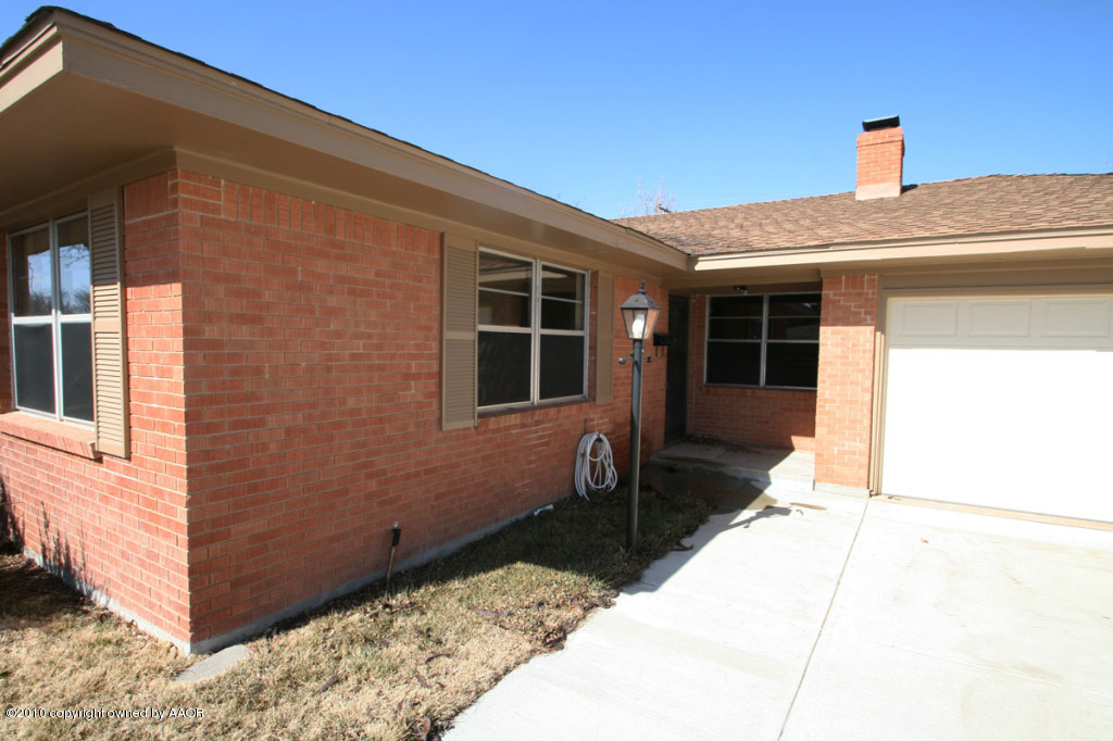 6008 Gainsborough Road Amarillo, TX 79106 - Photo 8 of 16 front entry