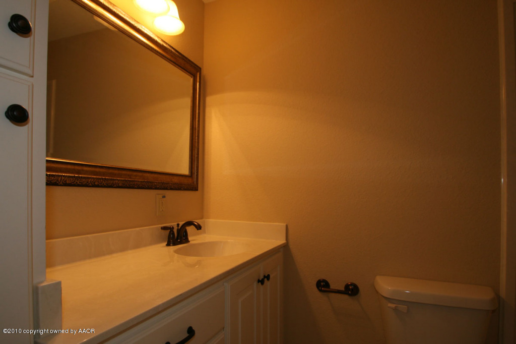 6008 Gainsborough Road Amarillo, TX 79106 - Photo 9 of 16 hall bath a