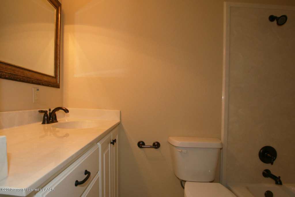 6008 Gainsborough Road Amarillo, TX 79106 - Photo 10 of 16 hall bath