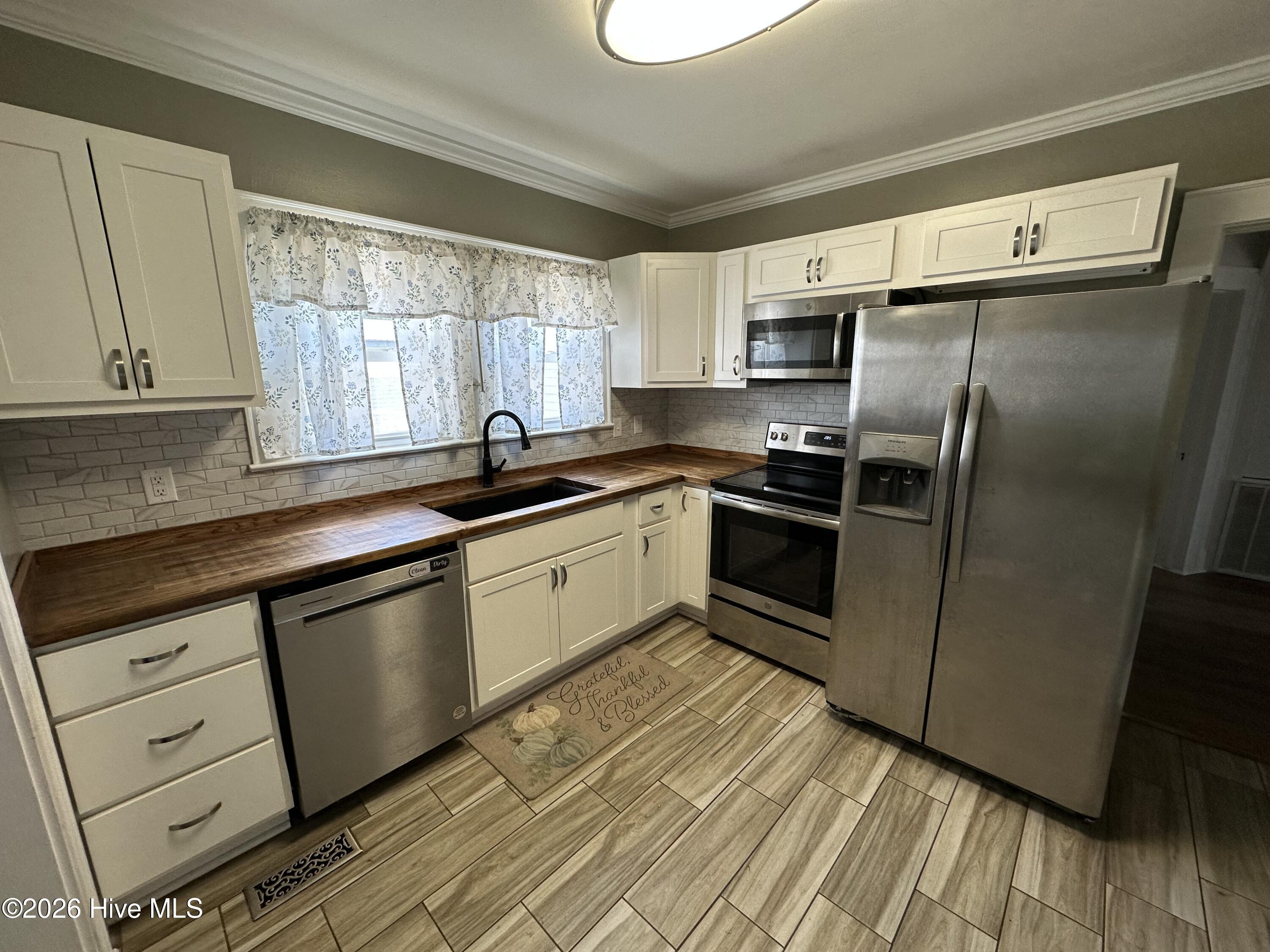 10460 X Way Road Laurinburg, NC 28352 - Photo 3 of 22 IMG_2035