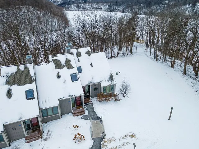 $248,000 | 131 Plum Cove Drive, Galena, IL 61036