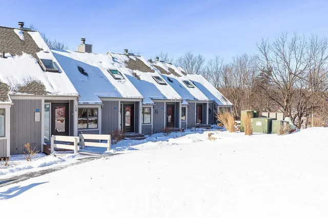 $248,000 | 131 Plum Cove Drive, Galena, IL 61036