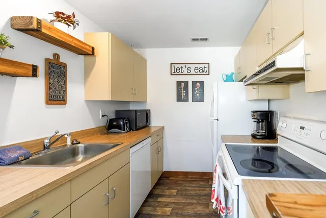 $248,000 | 131 Plum Cove Drive, Galena, IL 61036