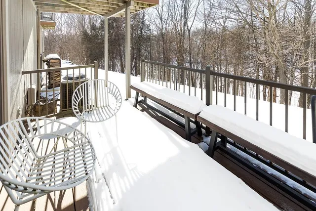 $248,000 | 131 Plum Cove Drive, Galena, IL 61036