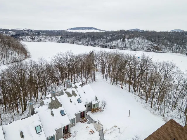 $248,000 | 131 Plum Cove Drive, Galena, IL 61036