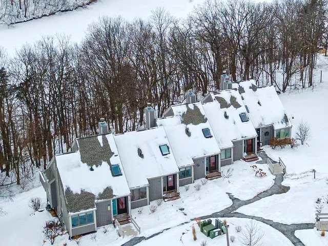 $248,000 | 131 Plum Cove Drive, Galena, IL 61036