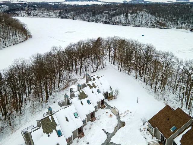 $248,000 | 131 Plum Cove Drive, Galena, IL 61036