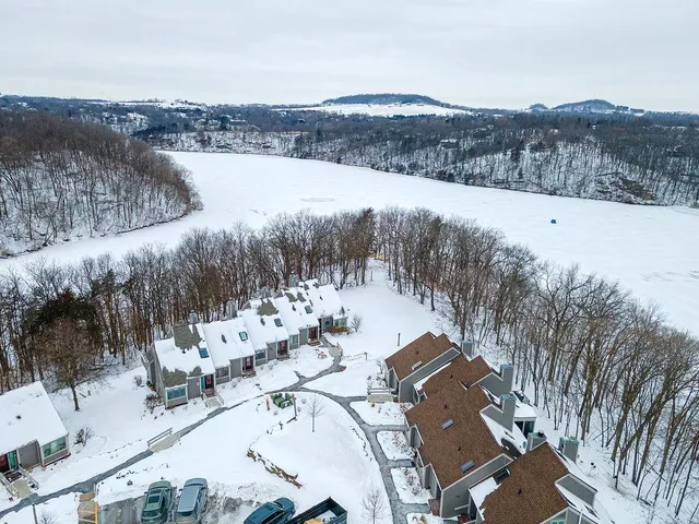 $248,000 | 131 Plum Cove Drive, Galena, IL 61036