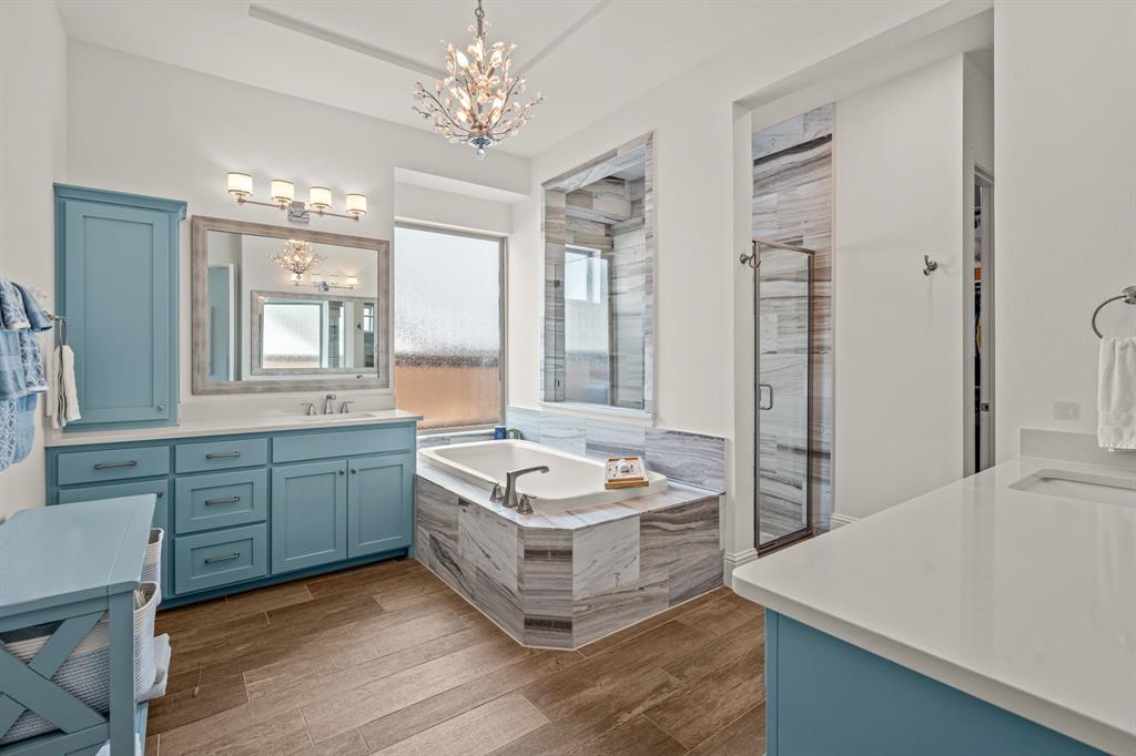 1616 Prairie Ridge Road Fort Worth, TX 76008 - Photo 10 of 40 a spacious bathroom with a tub sink and mirror