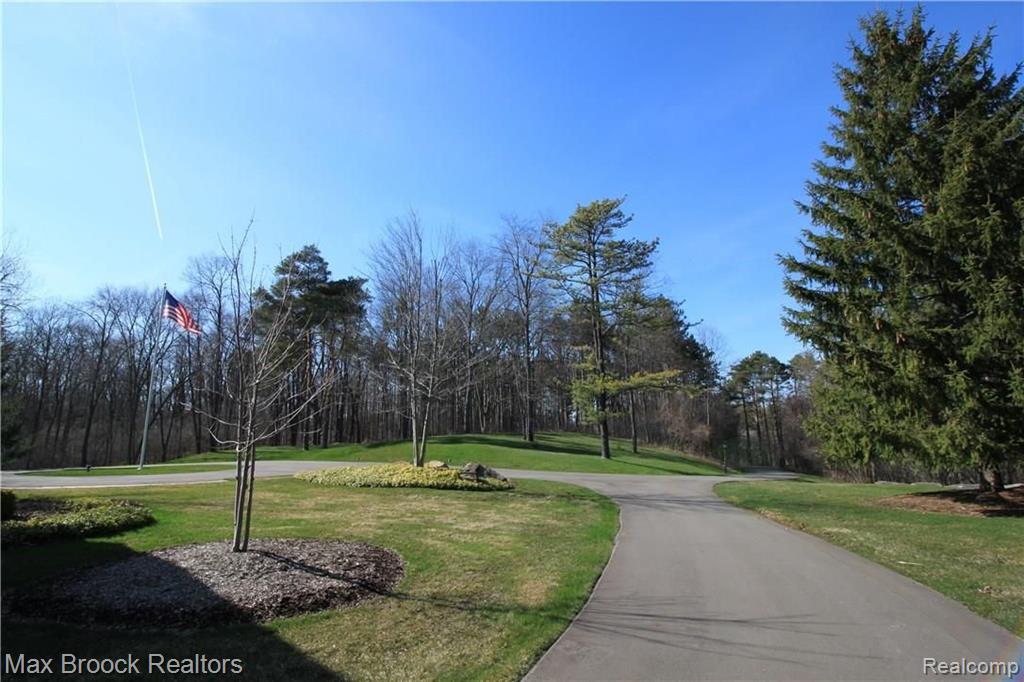 4635 Gallagher Road Rochester, MI 48306 - Photo 34 of 40