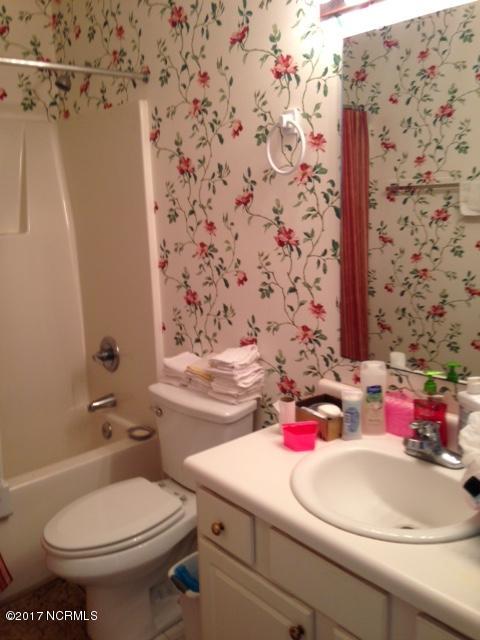 1939 Bridgewood Road Rocky Mount, NC 27804 - Photo 17 of 21 1939 Bridgewood guest bath