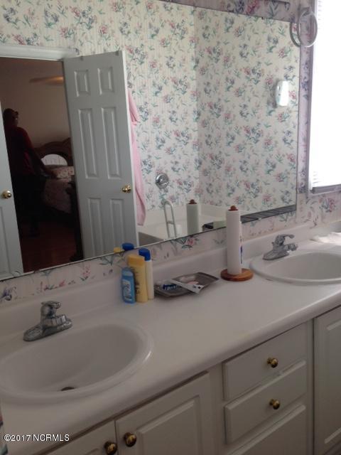 1939 Bridgewood Road Rocky Mount, NC 27804 - Photo 18 of 21 1939 Bridgewood master bath 3