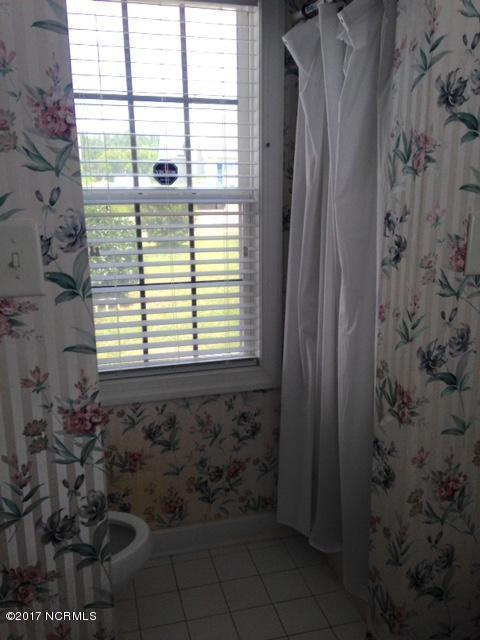 1939 Bridgewood Road Rocky Mount, NC 27804 - Photo 19 of 21 1939 Bridgewood master bath