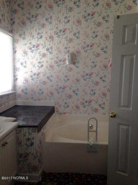 1939 Bridgewood Road Rocky Mount, NC 27804 - Photo 20 of 21 1939 Bridgewood master bath 2