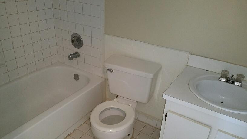 5282 Gate Lake Road, Unit 5282 Tamarac, FL 33319 - Photo 5 of 8 a bathroom with a sink a toilet and bathtub
