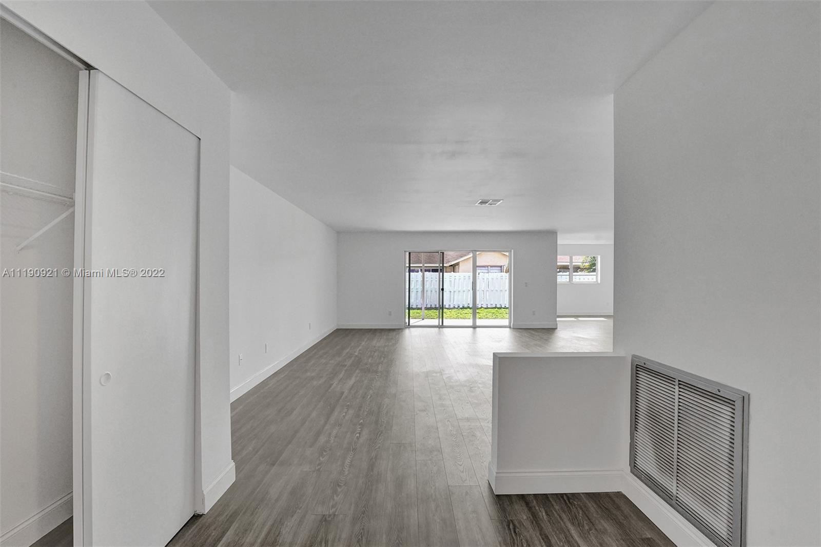 23098 Southwest 55th Avenue Boca Raton, FL 33433 - Photo 5 of 49