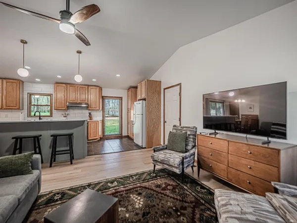 $2,750 | 6166 River Bluff Drive, Newburgh, IN 47630